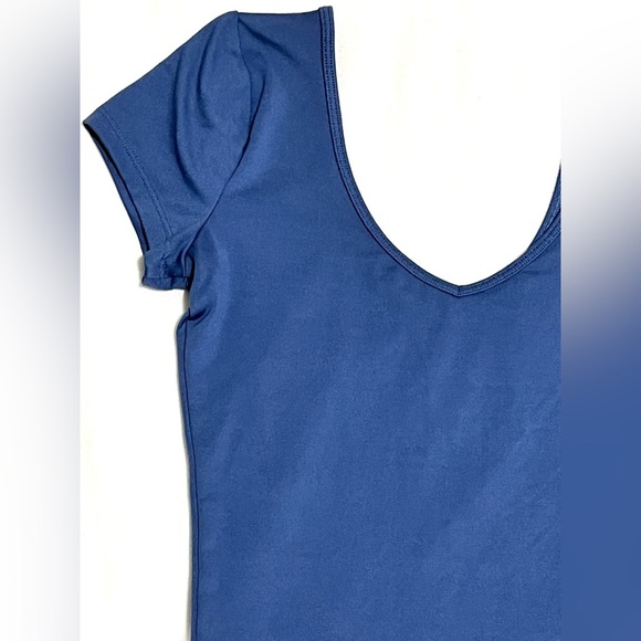 Hollister Soft Stretch Seamless Fabric Women's Blue Crop Top Size XS - Picture 2 of 9